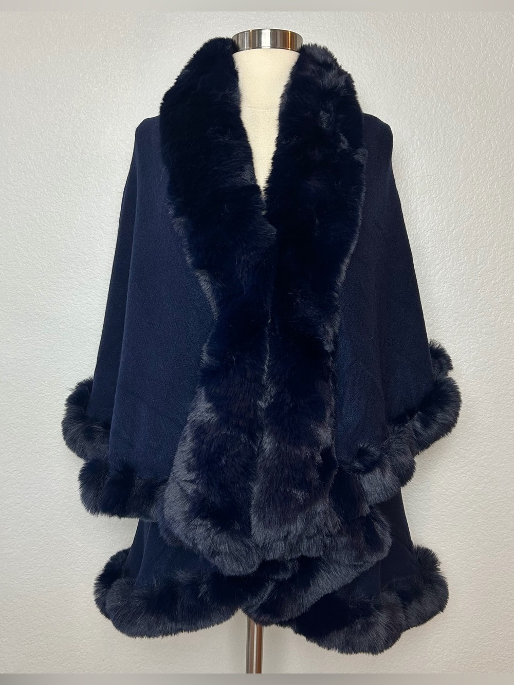 Poncho Cape Coat Women's One Size Fit Most Faux Fur Trim Navy Double Layer NWT
